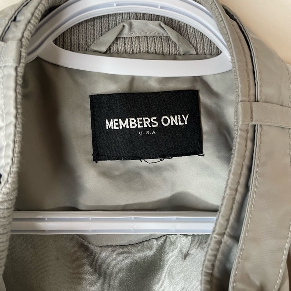 Members Only - Women’s Washed Satin Boyfriend Jacket - Size S- Silver - Picture 4 of 8